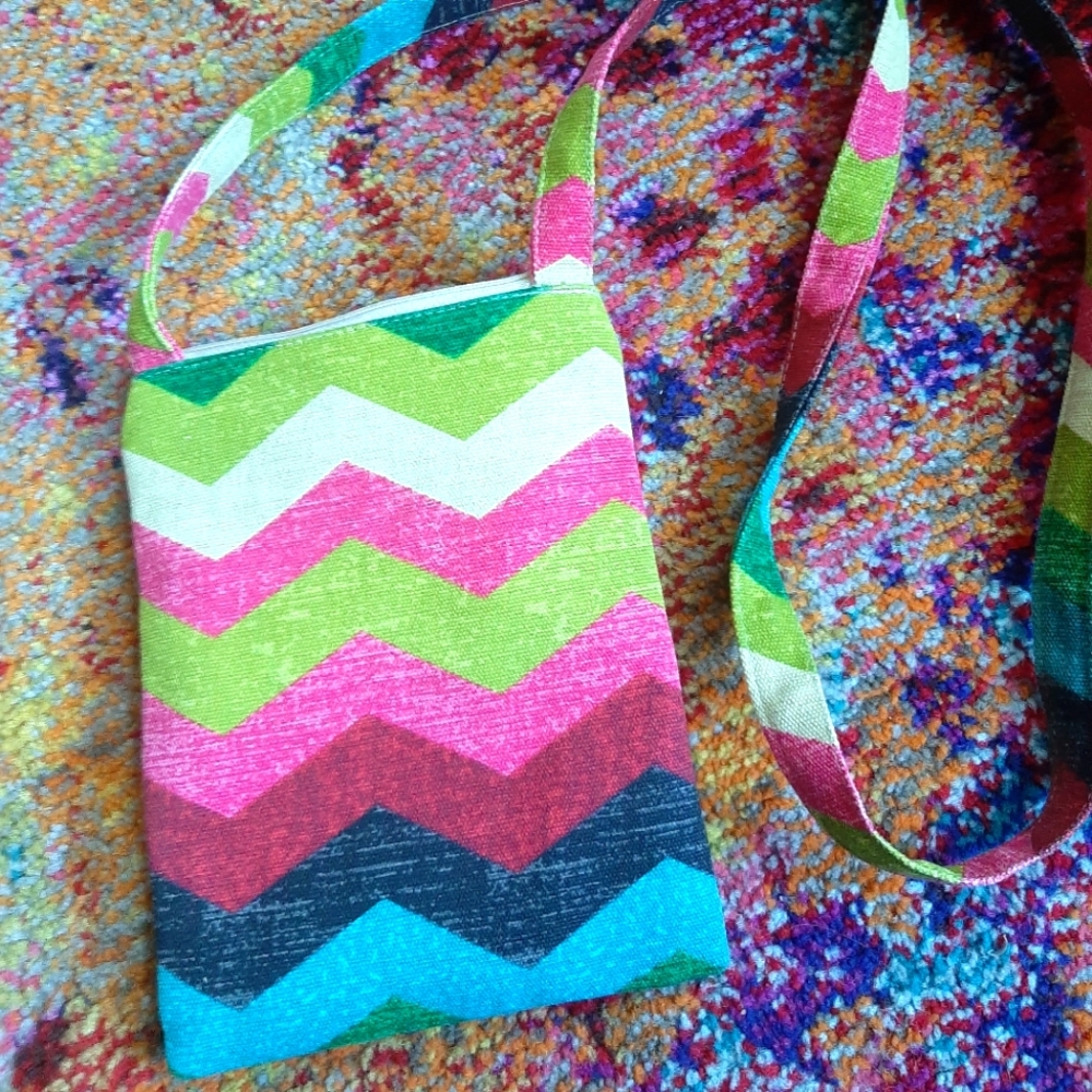 Multicolor chevron crossbody purse NWOT